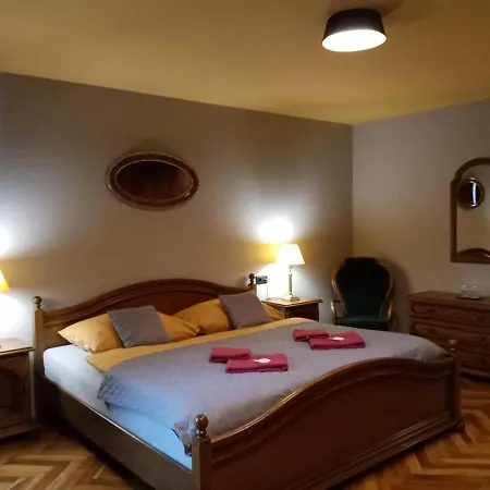 Cade Hotel
