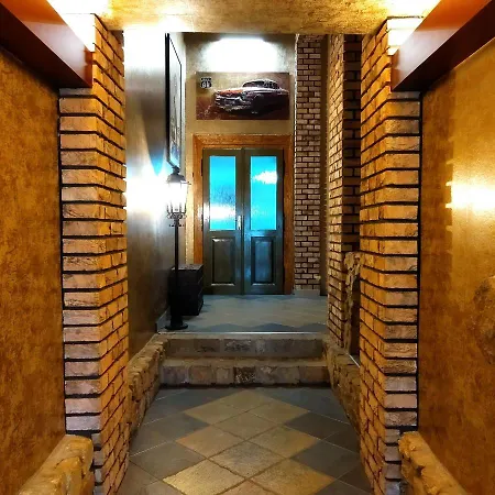 Cade Hotel