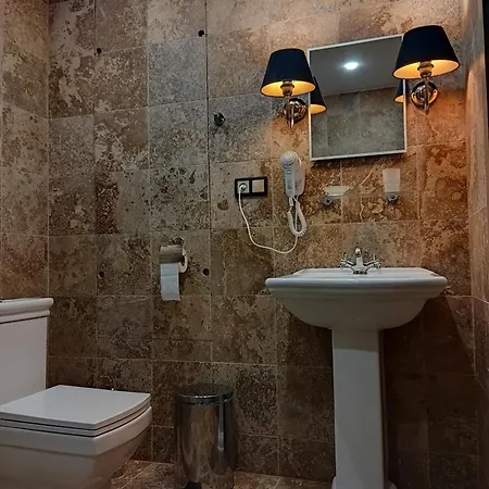Cade Hotel