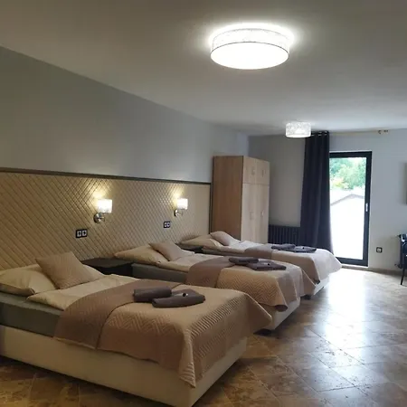 Hotel Cade 3*