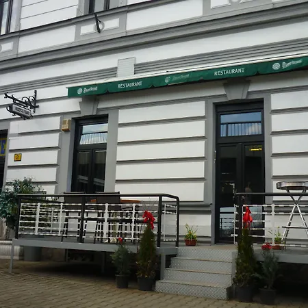 Cade Hotel