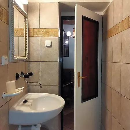 Cade Hotel
