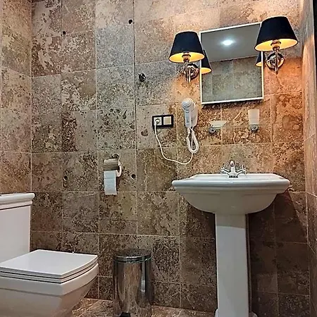 Cade Hotel