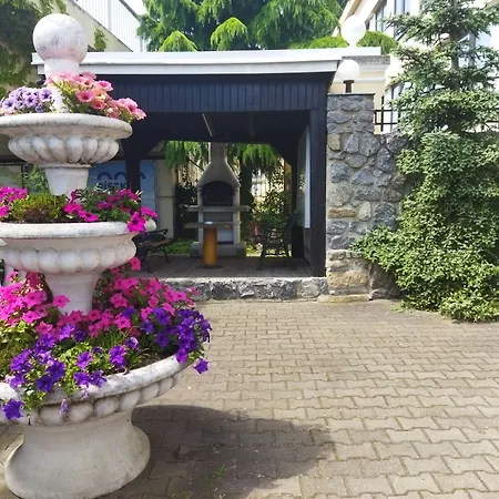 Cade Hotel
